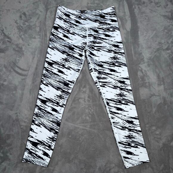 Zyia Active Black & White Brushstroke Capri Leggings (Size 6–8) - Picture 1 of 4